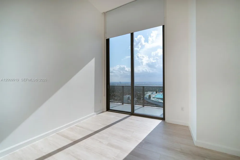 45 SW 9th St #4906 Miami, FL 33130