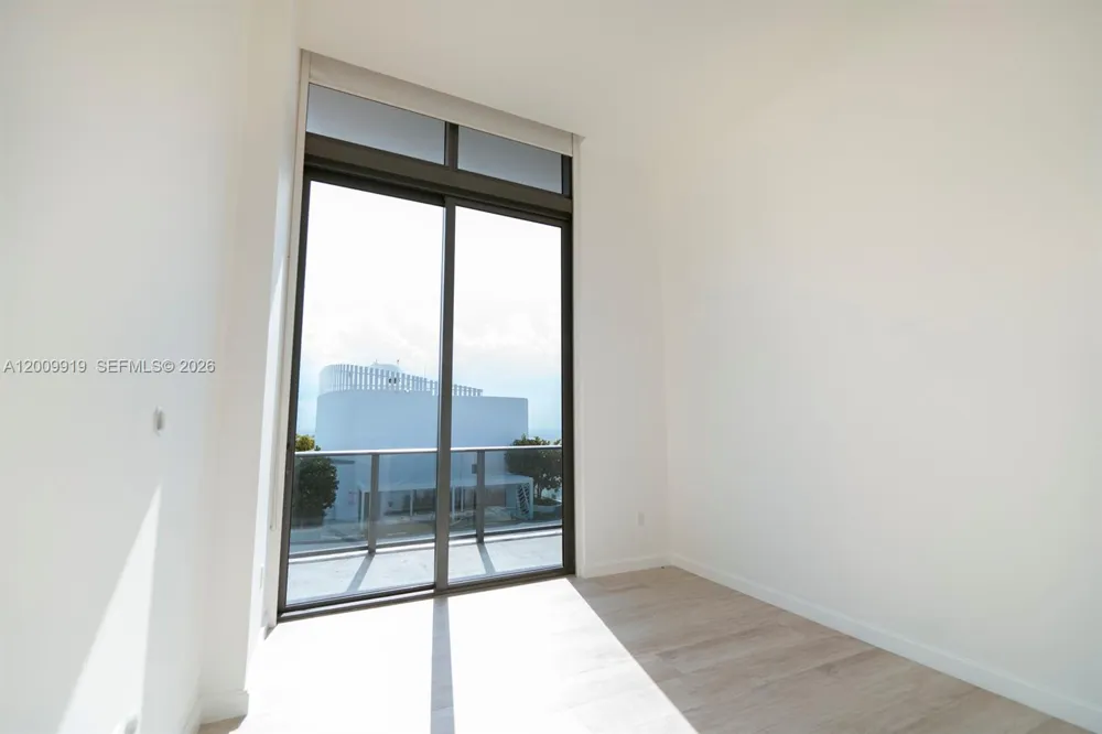 45 SW 9th St #4906 Miami, FL 33130