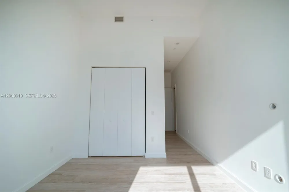 45 SW 9th St #4906 Miami, FL 33130