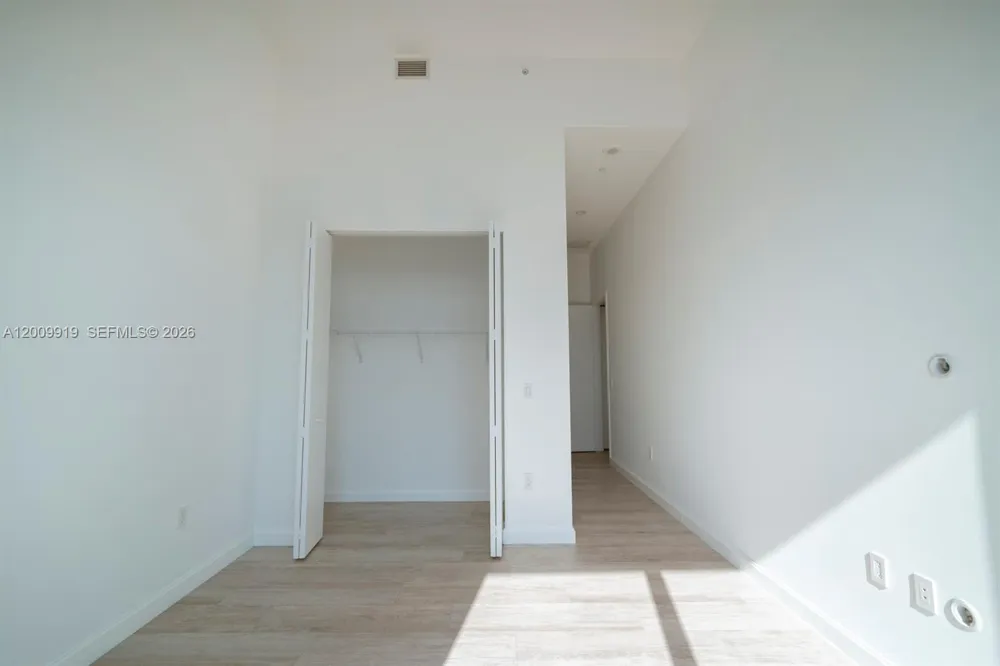 45 SW 9th St #4906 Miami, FL 33130