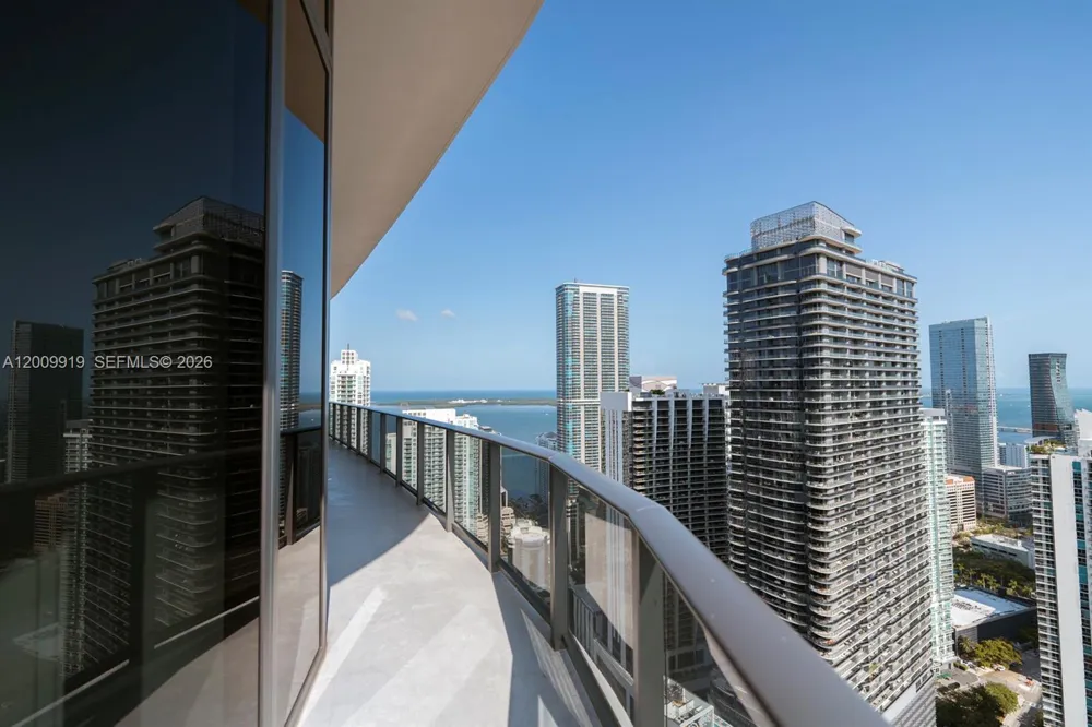 45 SW 9th St #4906 Miami, FL 33130