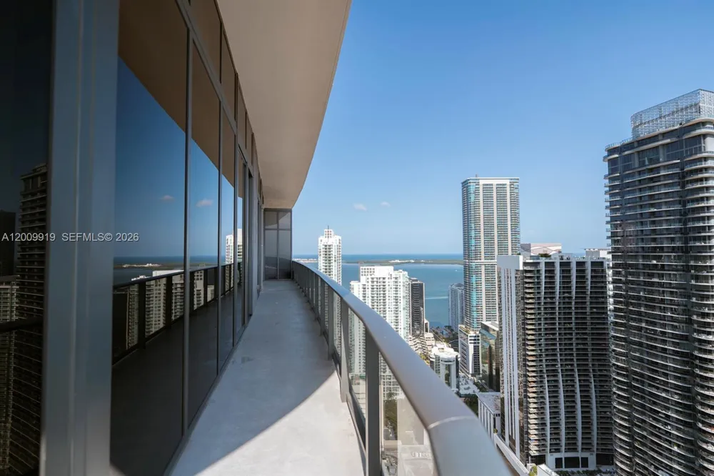 45 SW 9th St #4906 Miami, FL 33130