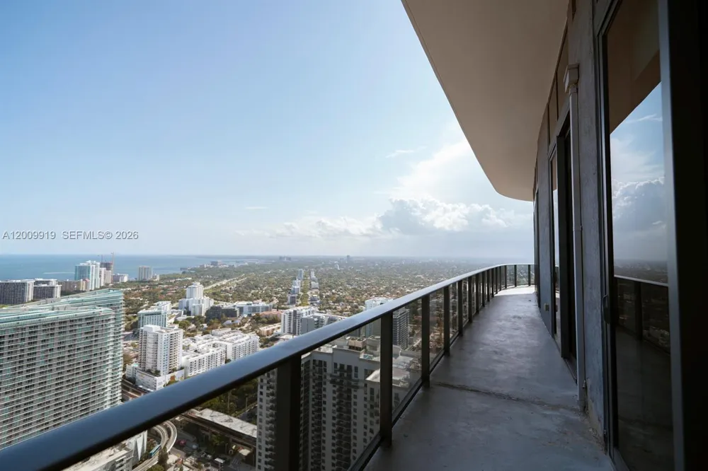 45 SW 9th St #4906 Miami, FL 33130