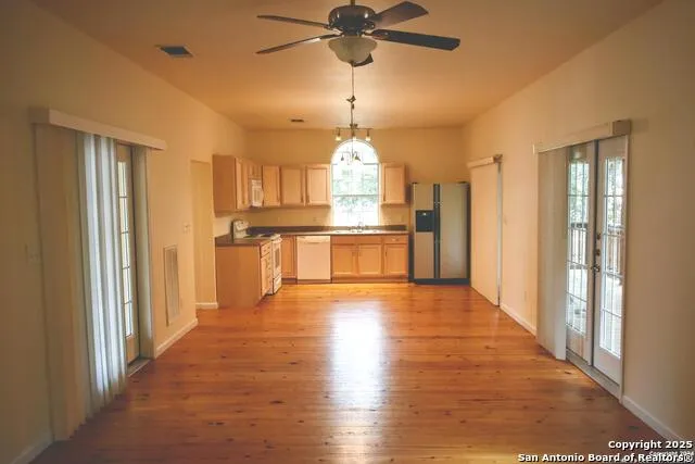 602B 10th Bandera, TX 78003