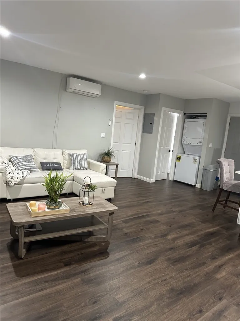 7845 Sausalito West Hills, CA 91304