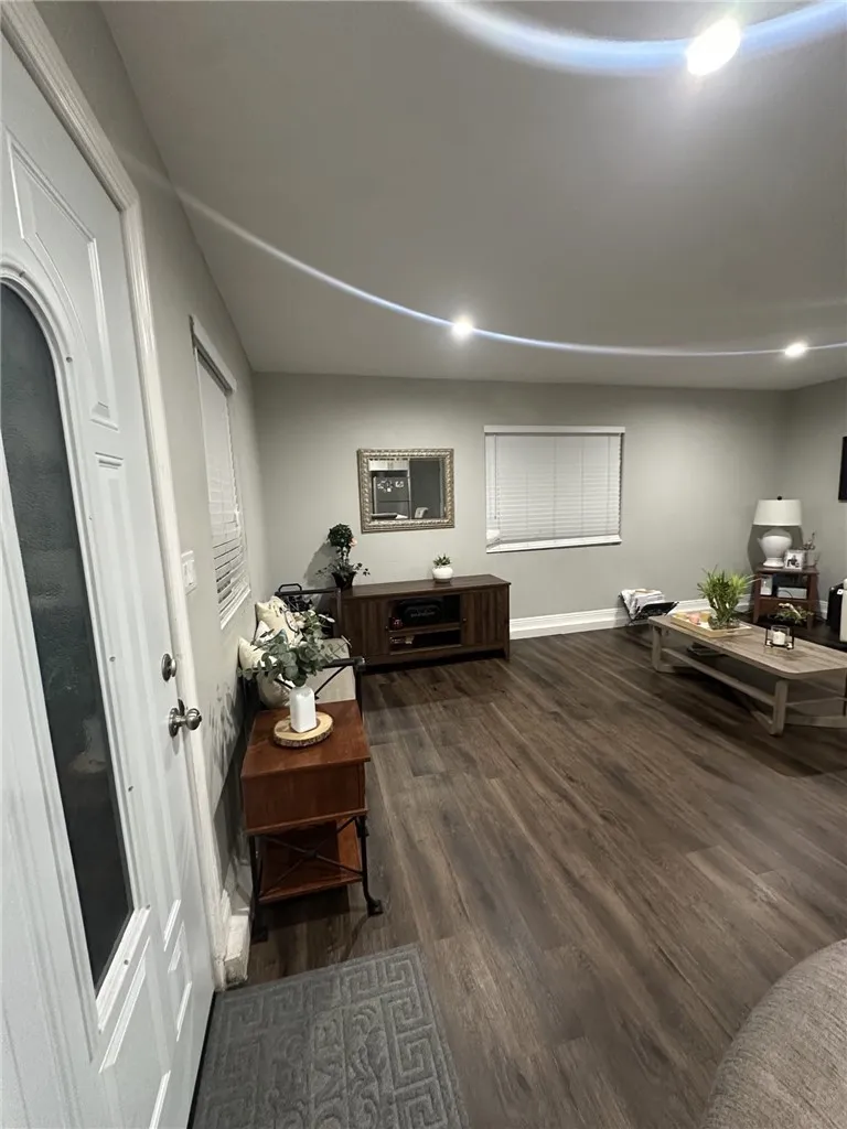 7845 Sausalito West Hills, CA 91304
