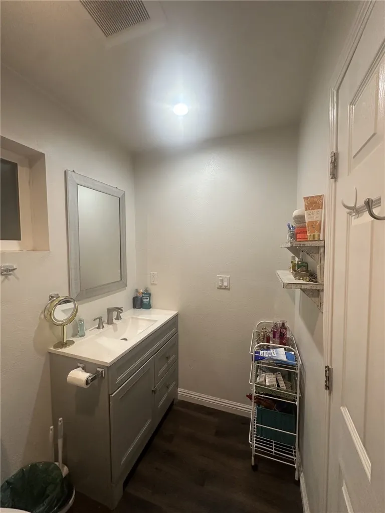 7845 Sausalito West Hills, CA 91304