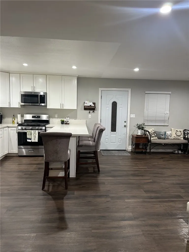 7845 Sausalito West Hills, CA 91304
