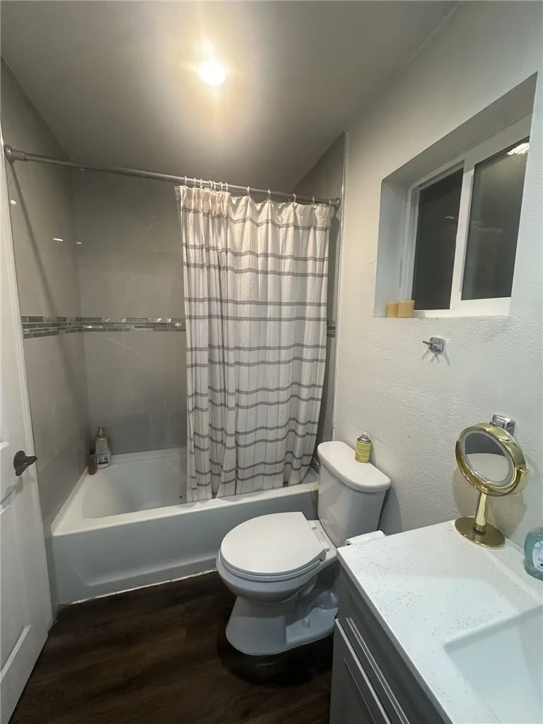 7845 Sausalito West Hills, CA 91304