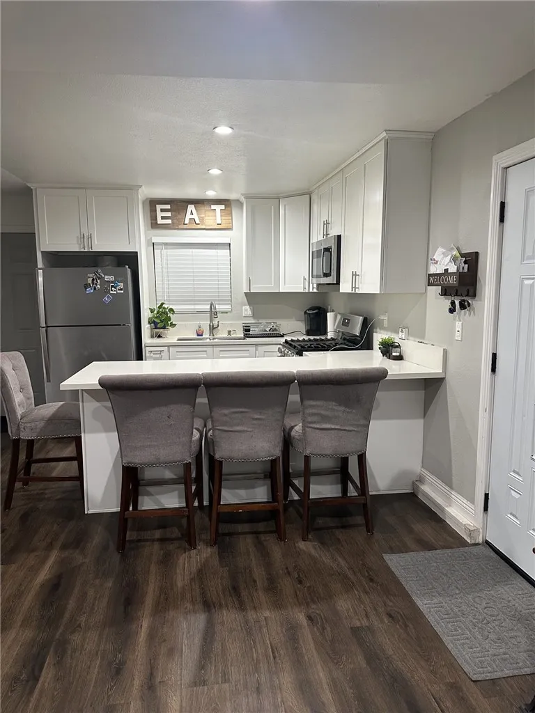 7845 Sausalito West Hills, CA 91304
