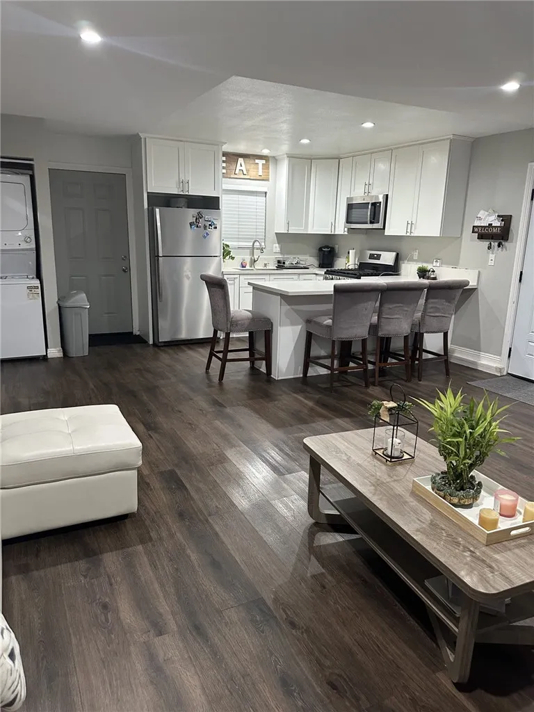 7845 Sausalito West Hills, CA 91304