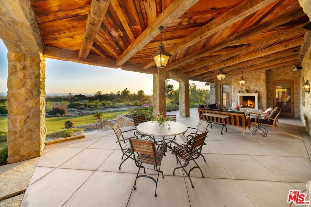 1915 Monte Alegre Drive Carpinteria, CA 93013