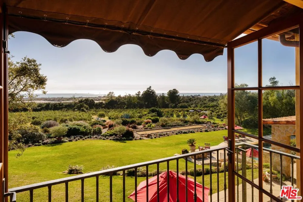 1915 Monte Alegre Drive Carpinteria, CA 93013