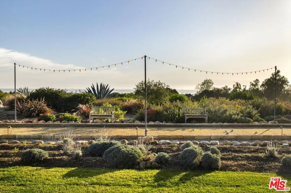 1915 Monte Alegre Drive Carpinteria, CA 93013