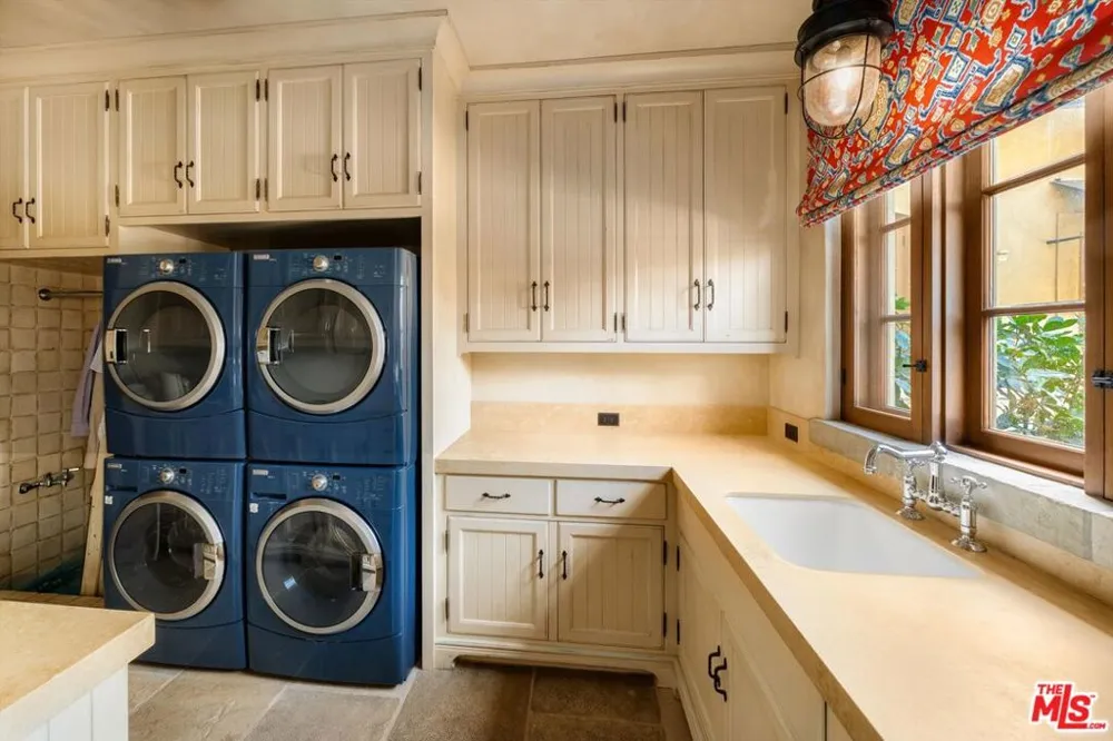 1915 Monte Alegre Drive Carpinteria, CA 93013