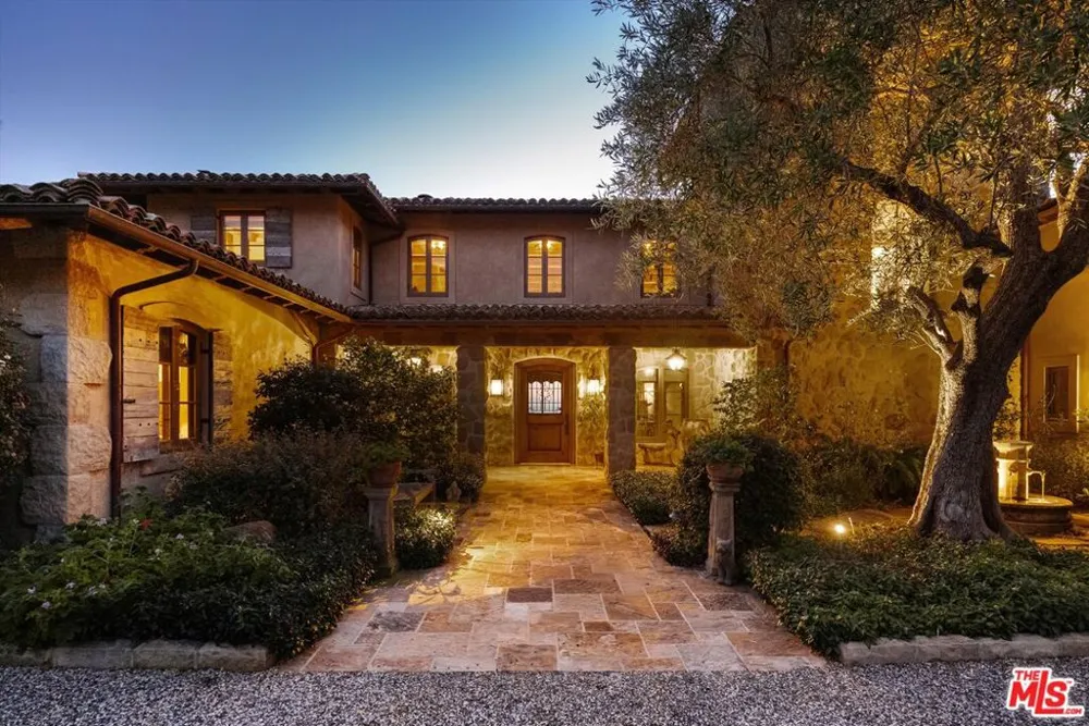 1915 Monte Alegre Drive Carpinteria, CA 93013