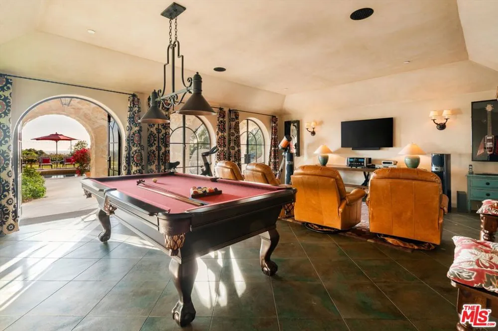 1915 Monte Alegre Drive Carpinteria, CA 93013