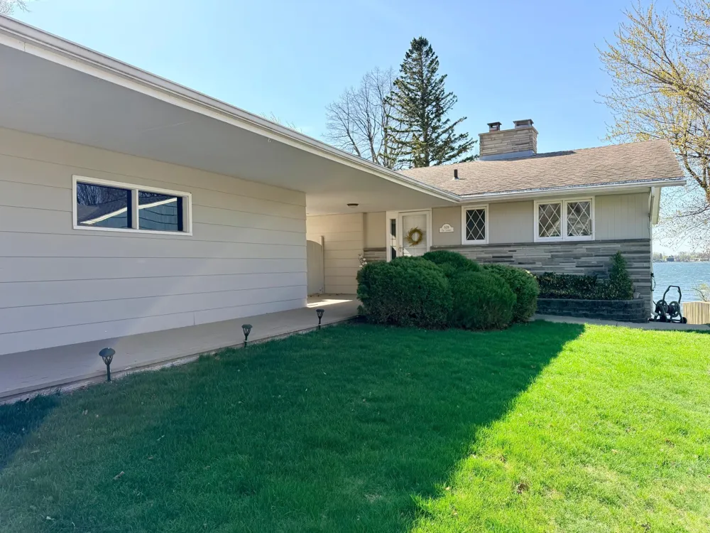 809 W Lake Avenue Worthington, MN 56187