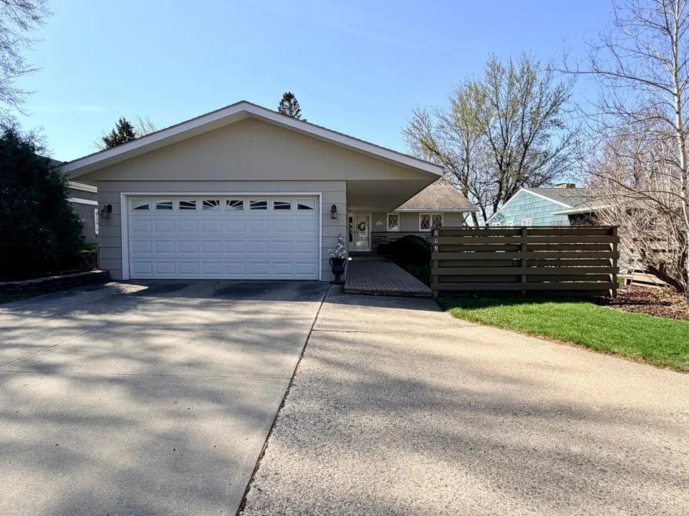 809 W Lake Avenue Worthington, MN 56187