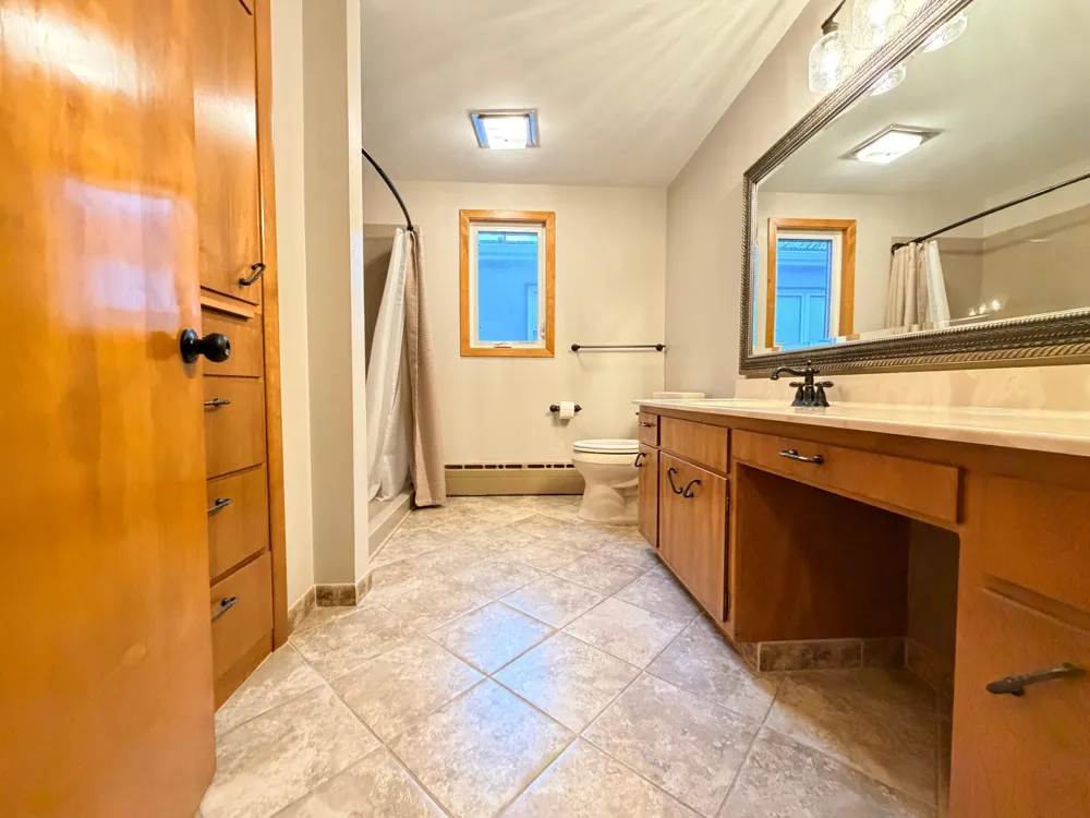809 W Lake Avenue Worthington, MN 56187