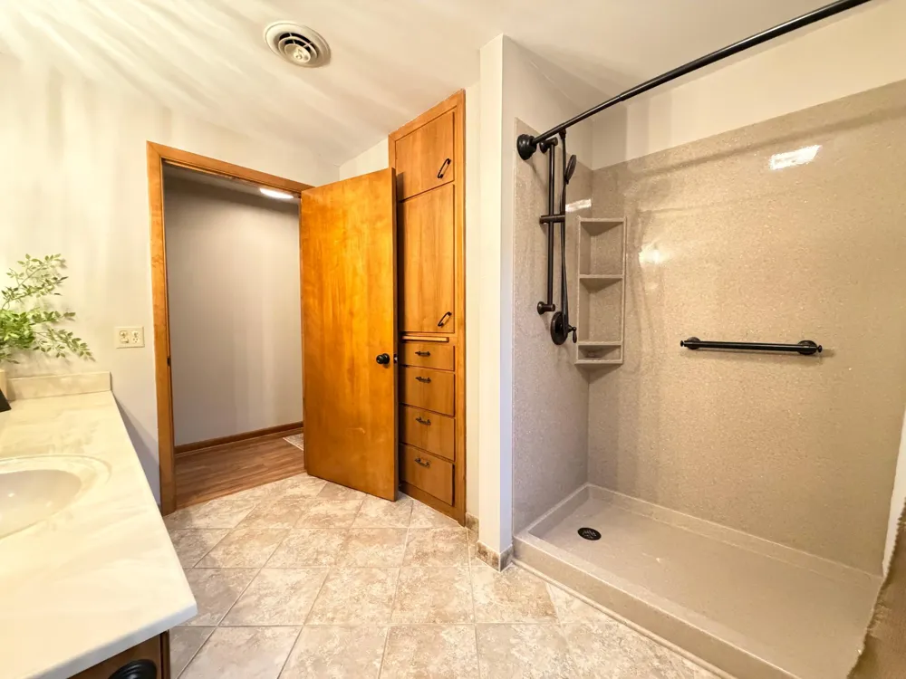 809 W Lake Avenue Worthington, MN 56187