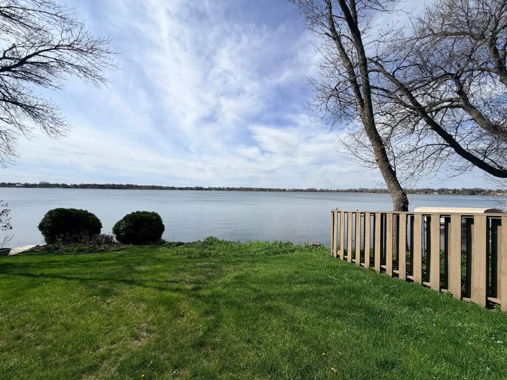 809 W Lake Avenue Worthington, MN 56187