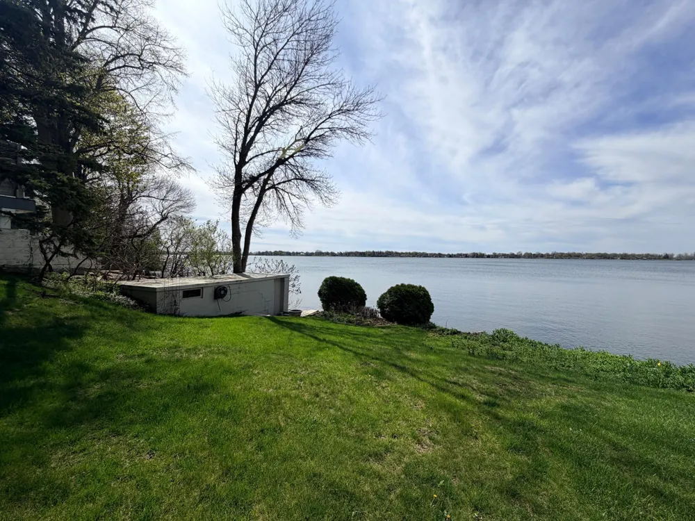 809 W Lake Avenue Worthington, MN 56187