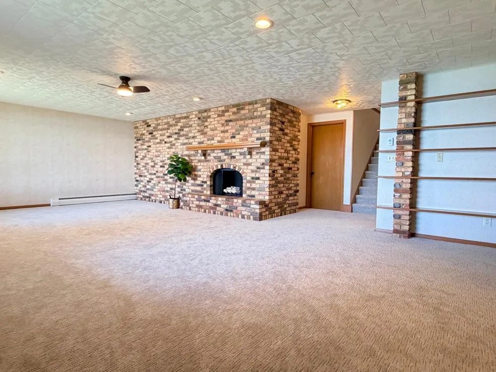 809 W Lake Avenue Worthington, MN 56187