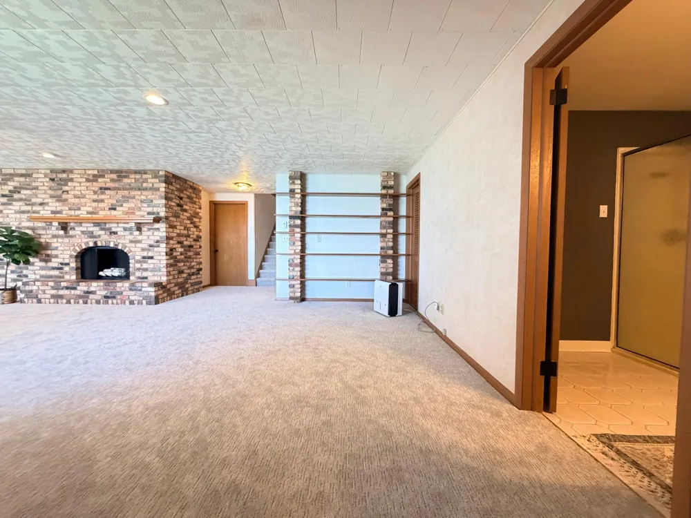 809 W Lake Avenue Worthington, MN 56187