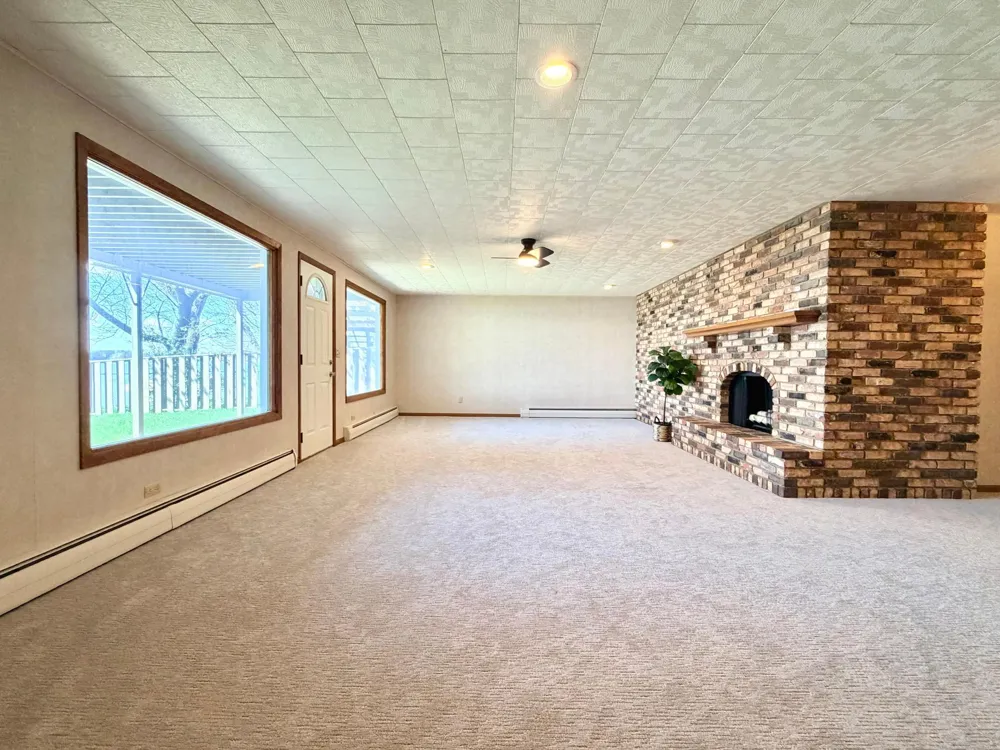809 W Lake Avenue Worthington, MN 56187