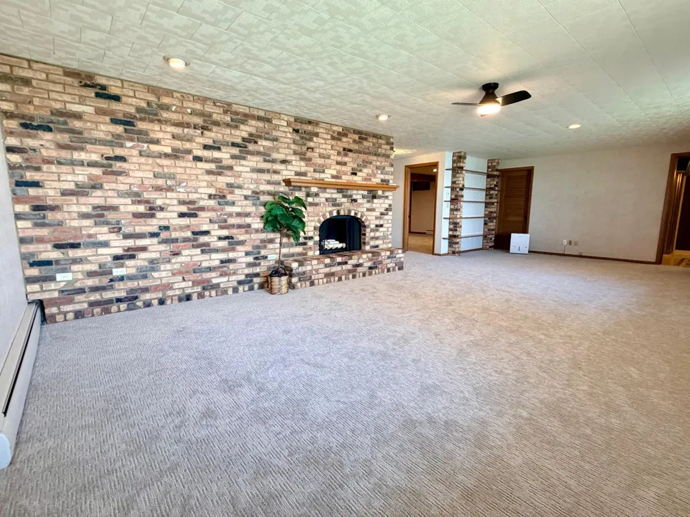 809 W Lake Avenue Worthington, MN 56187