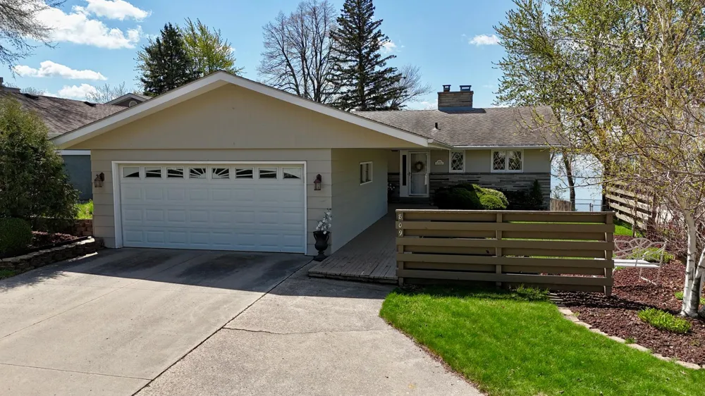 809 W Lake Avenue Worthington, MN 56187