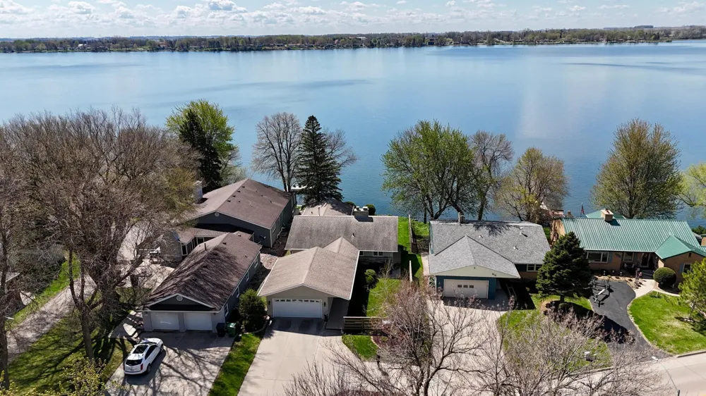 809 W Lake Avenue Worthington, MN 56187