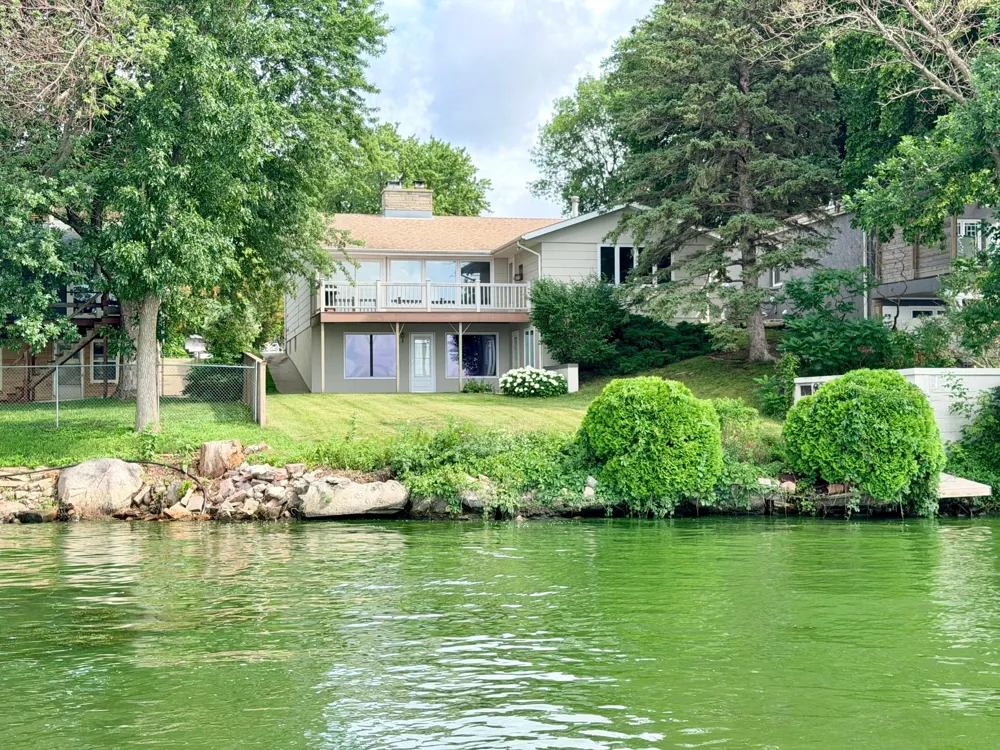809 W Lake Avenue Worthington, MN 56187