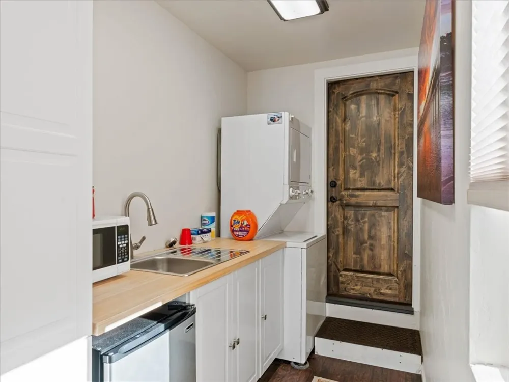 8160 Los Osos Atascadero, CA 93422