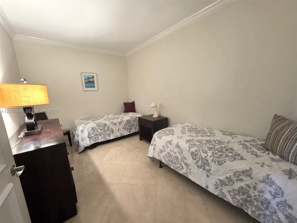 6365 Collins Ave #4311 Miami Beach, FL 33141