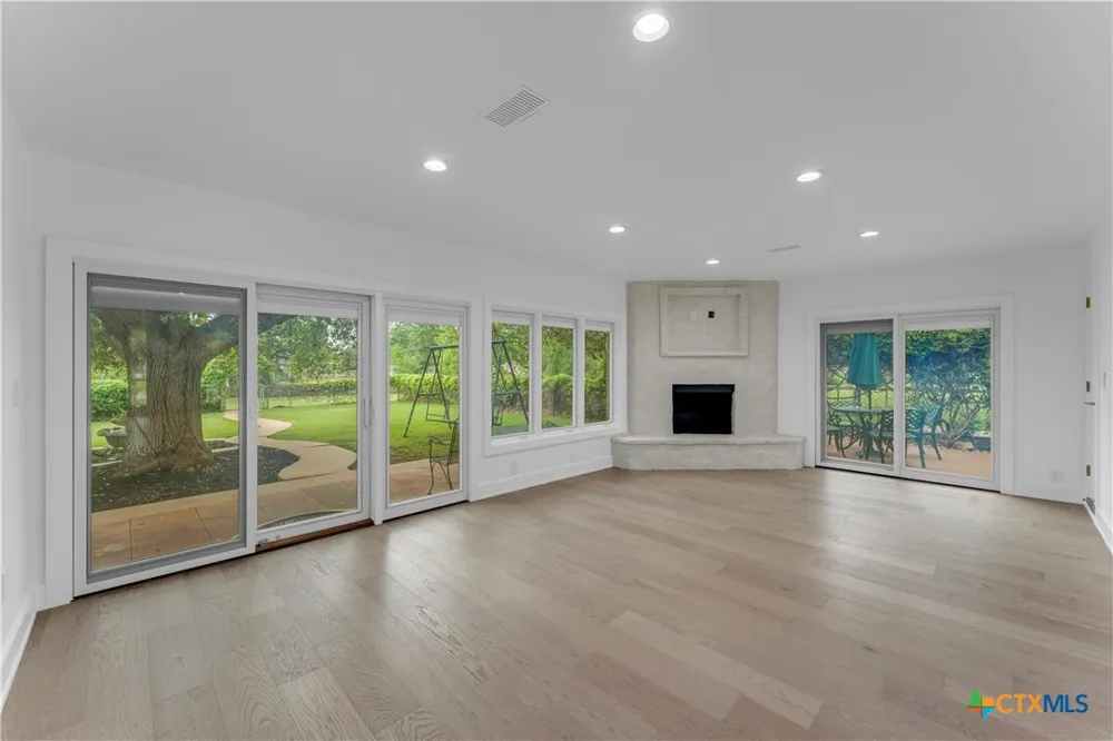 406 Ancient Oaks Drive Marble Falls, TX 78654