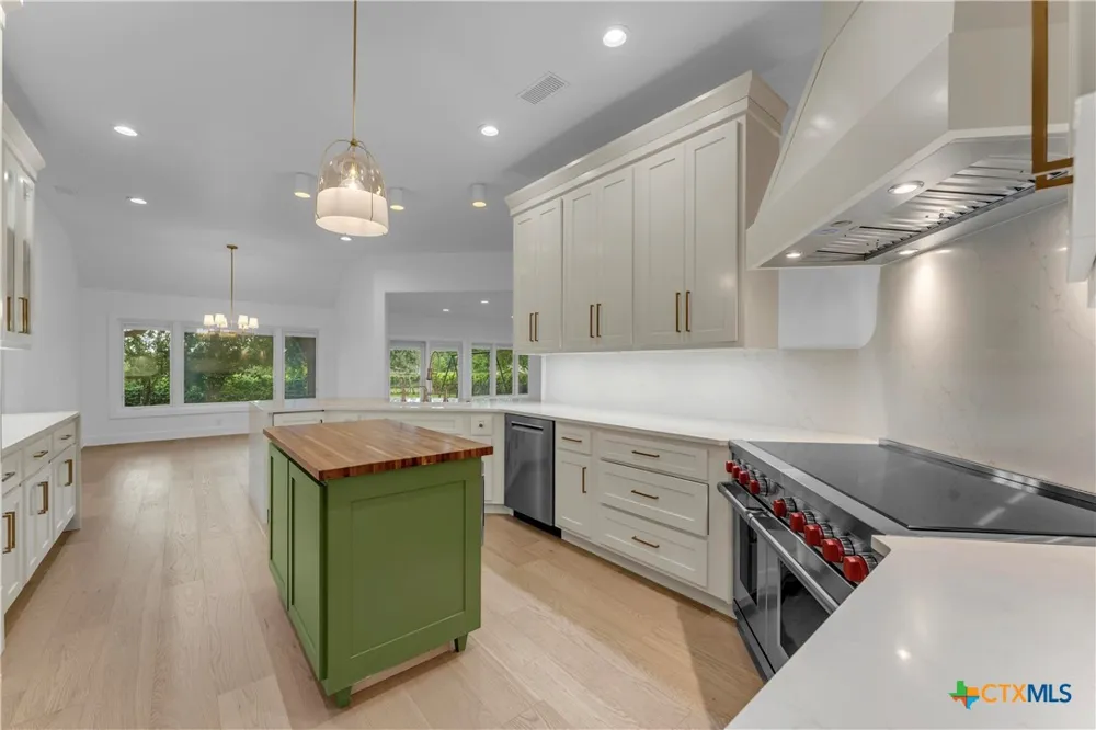 406 Ancient Oaks Drive Marble Falls, TX 78654