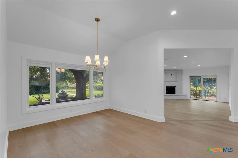 406 Ancient Oaks Drive Marble Falls, TX 78654