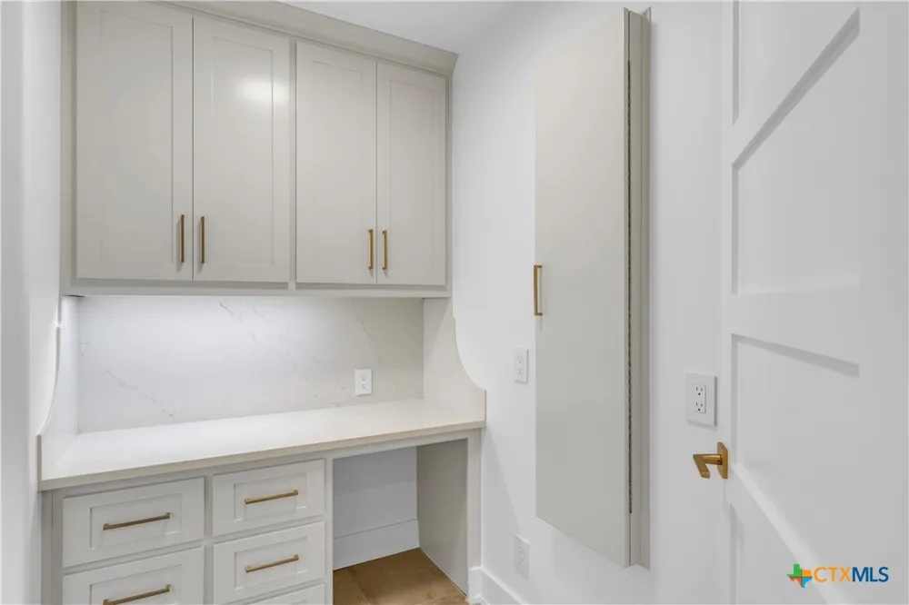 406 Ancient Oaks Drive Marble Falls, TX 78654