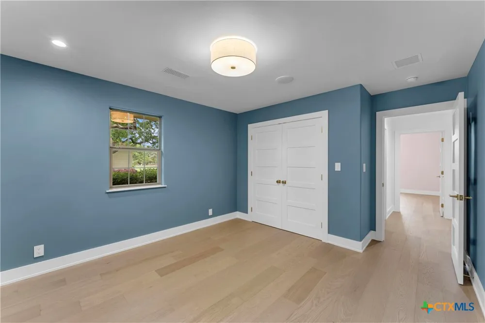 406 Ancient Oaks Drive Marble Falls, TX 78654
