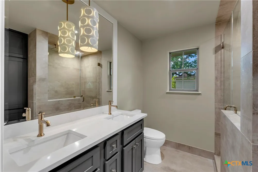406 Ancient Oaks Drive Marble Falls, TX 78654