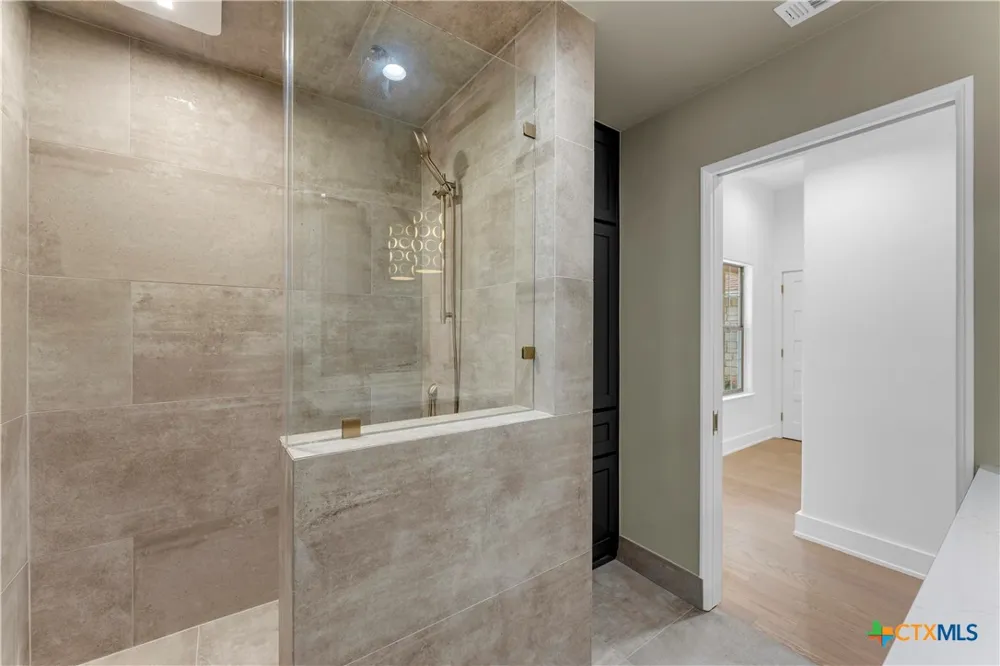 406 Ancient Oaks Drive Marble Falls, TX 78654