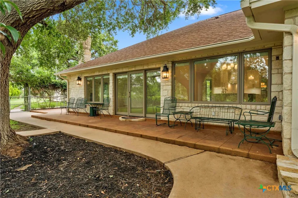 406 Ancient Oaks Drive Marble Falls, TX 78654