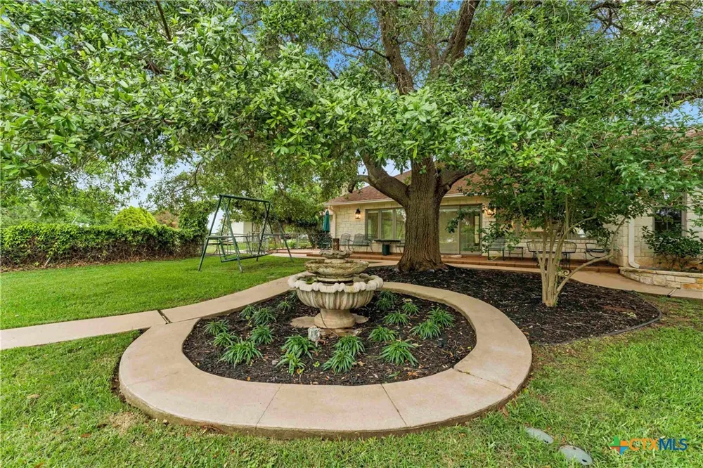 406 Ancient Oaks Drive Marble Falls, TX 78654