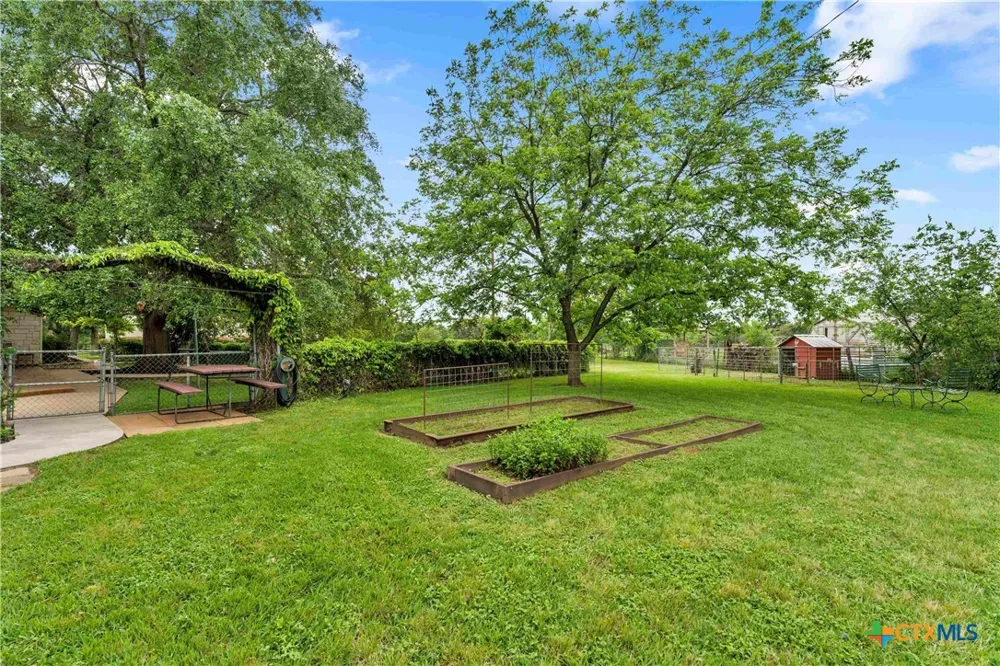 406 Ancient Oaks Drive Marble Falls, TX 78654