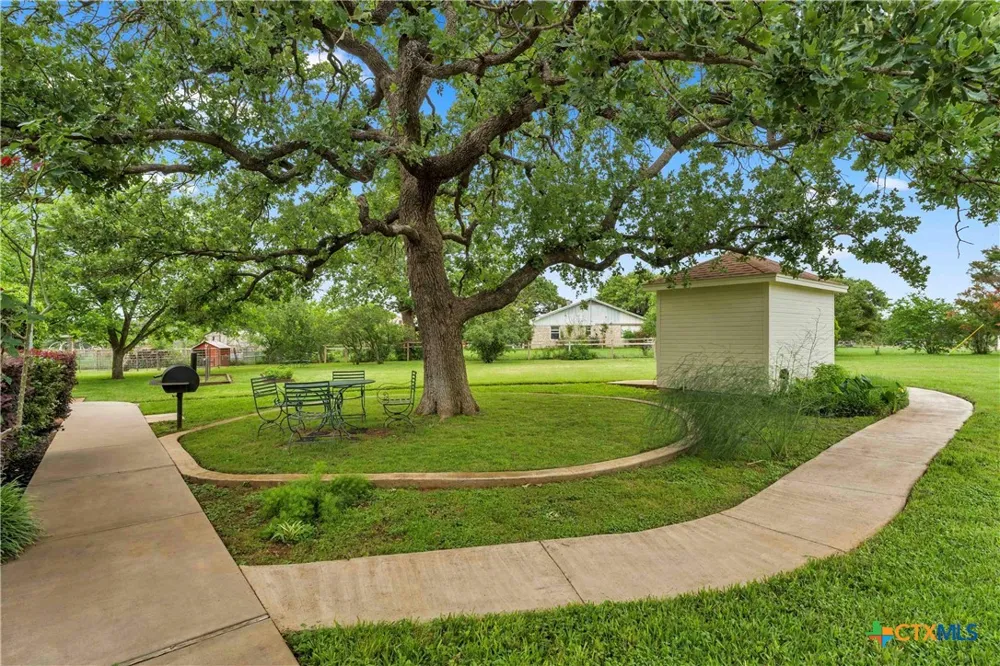 406 Ancient Oaks Drive Marble Falls, TX 78654