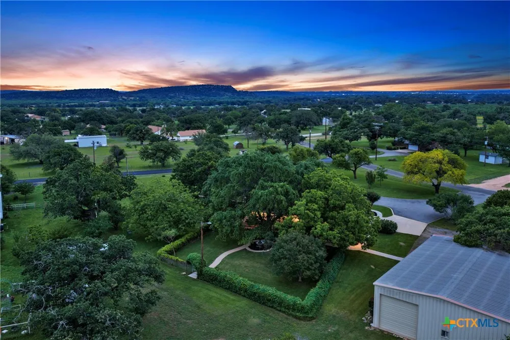 406 Ancient Oaks Drive Marble Falls, TX 78654