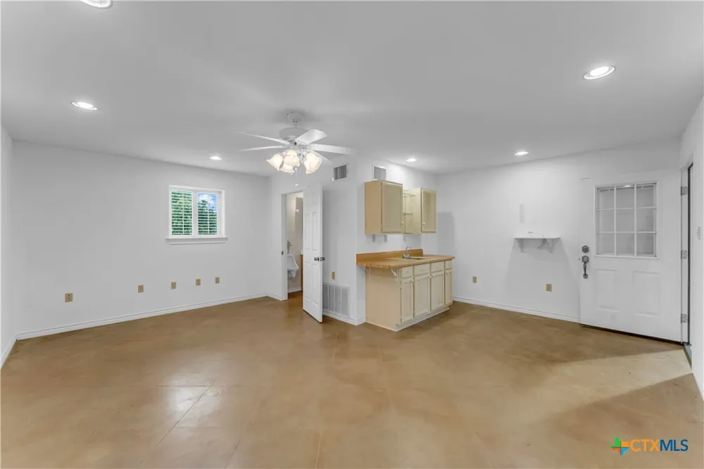 406 Ancient Oaks Drive Marble Falls, TX 78654