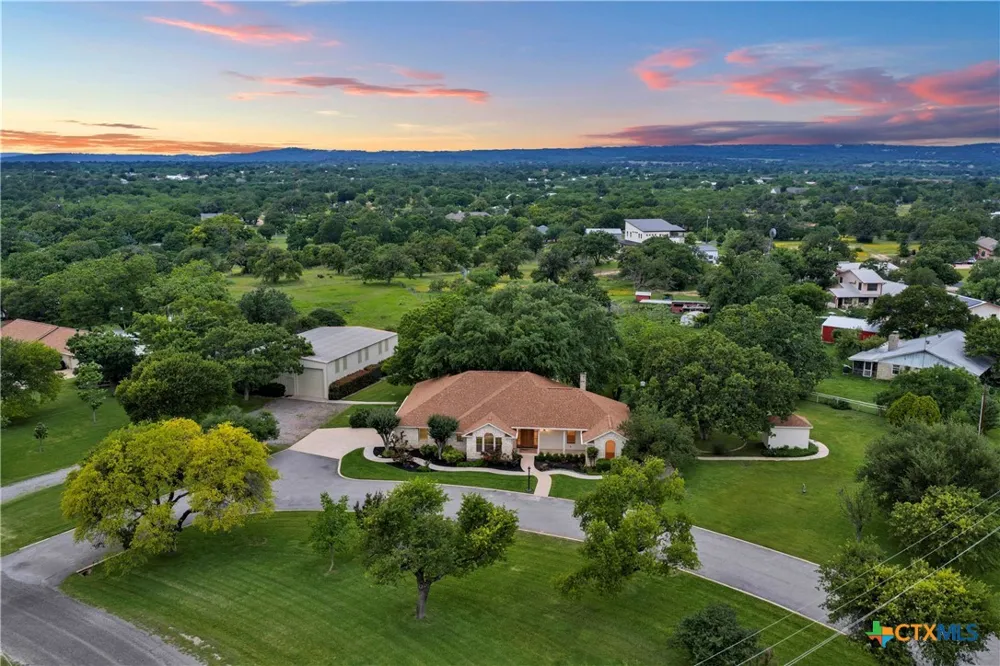 406 Ancient Oaks Drive Marble Falls, TX 78654